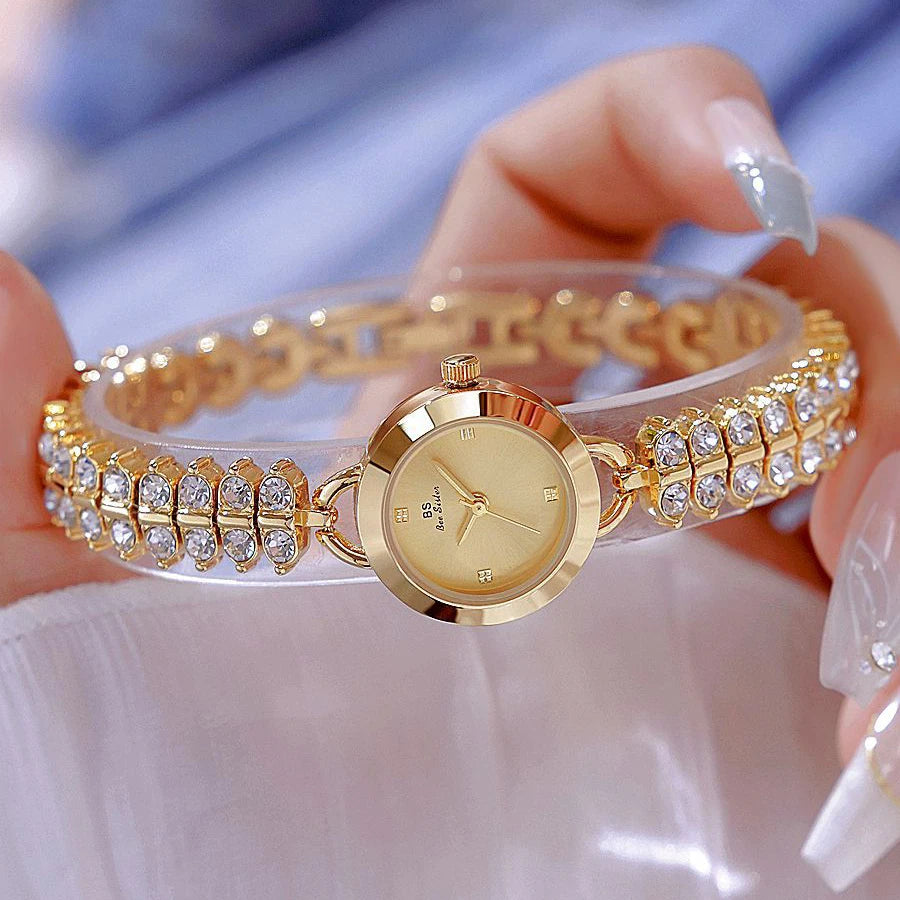 Gold Small Chain Quartz Timepiece