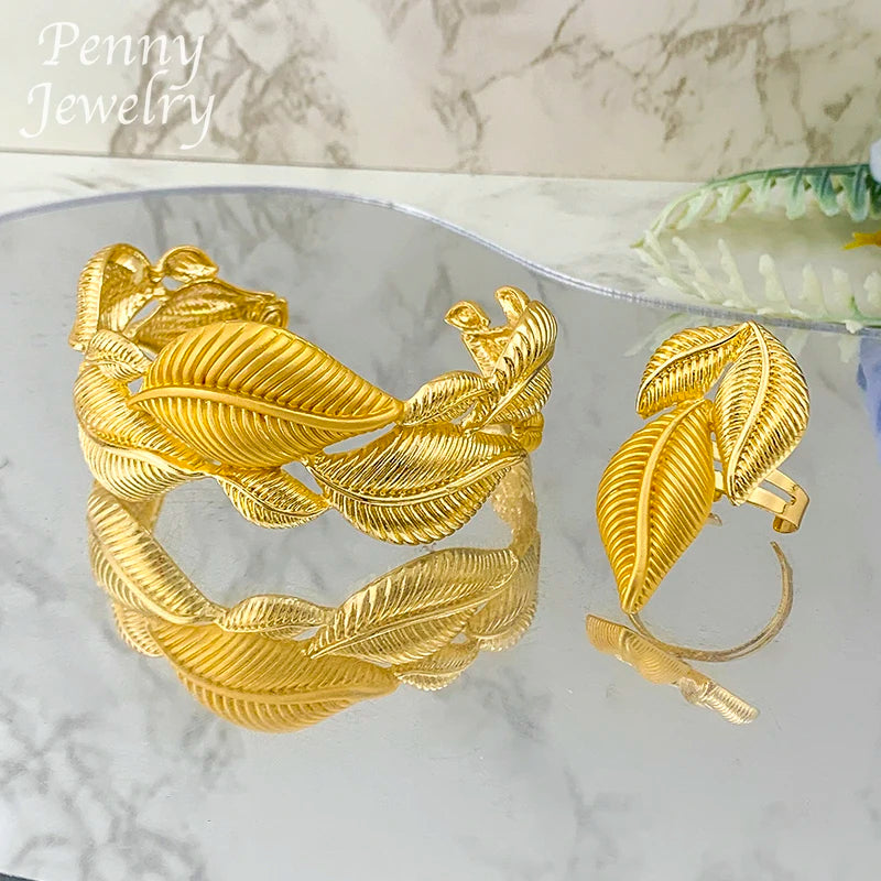 Leaf Shaped Gilded Choker Set