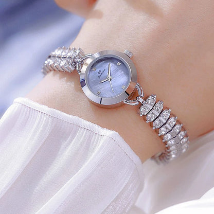 Gold Small Chain Quartz Timepiece