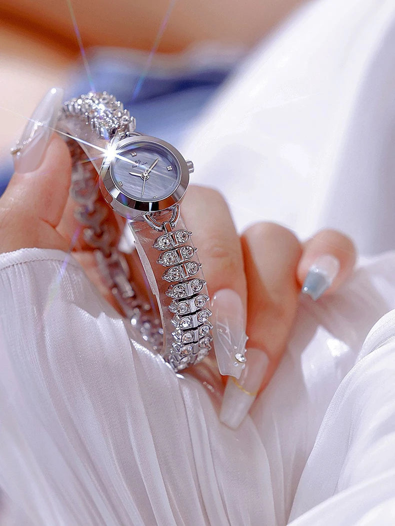 Gold Small Chain Quartz Timepiece