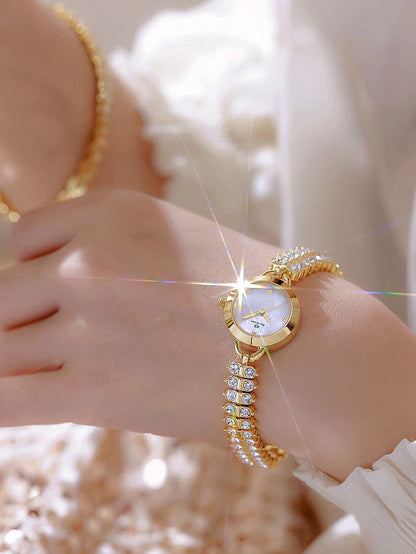 Gold Small Chain Quartz Timepiece