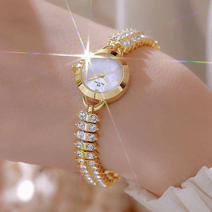 Gold Small Chain Quartz Timepiece
