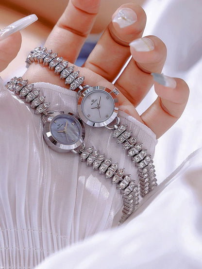 Gold Small Chain Quartz Timepiece