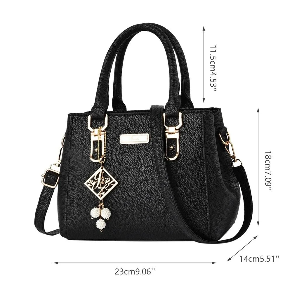 Essential Grained Leather Messenger Bag