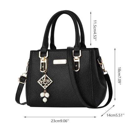Essential Grained Leather Messenger Bag