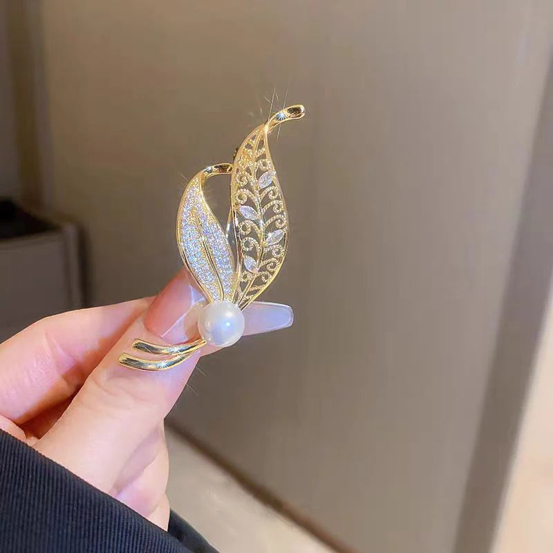 Tulip Flower Pearl Gala Brooch