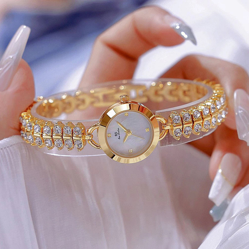Gold Small Chain Quartz Timepiece