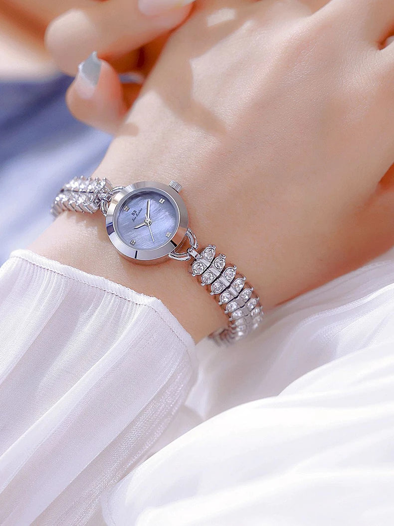 Gold Small Chain Quartz Timepiece