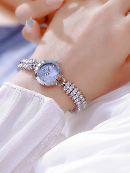 Gold Small Chain Quartz Timepiece